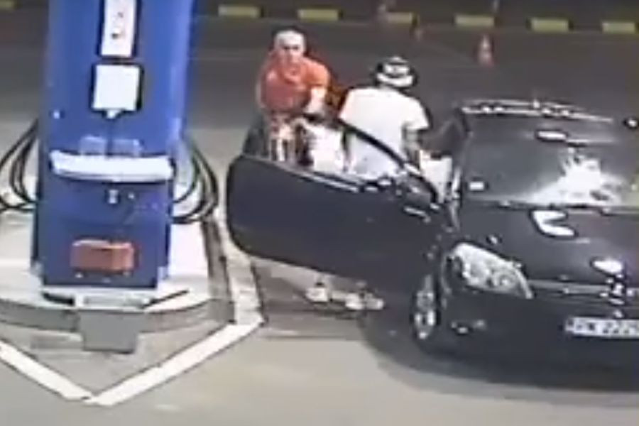 Αρνήθηκε να σβήσει το τσιγάρο σε βενζινάδικο και πήρε το μάθημα της ζωής του (Βίντεο)